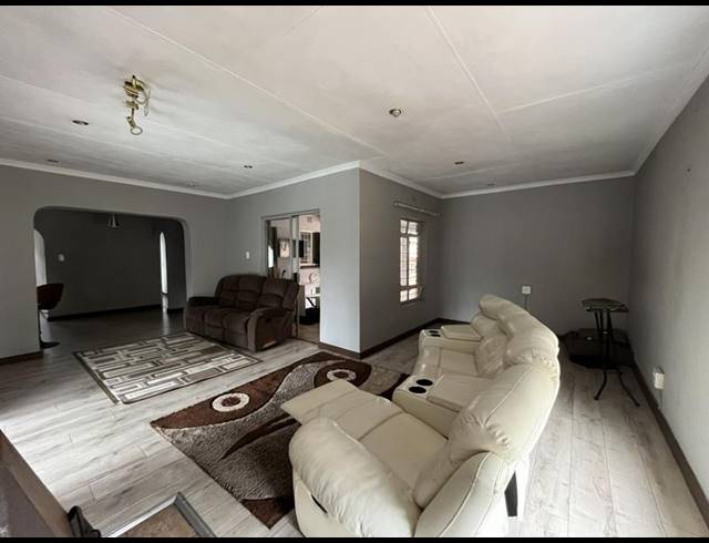 3 BEDROOM PROPERTY TO RENT IN BONAERO PARK